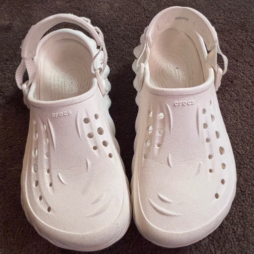 White crocs women’s 8